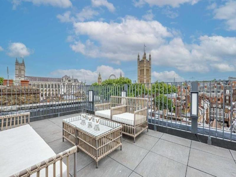 Westminster Apartments By D'montrio image