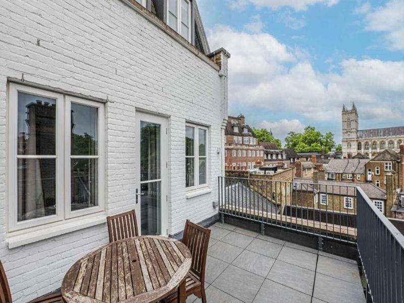 Westminster Apartments By D'montrio image