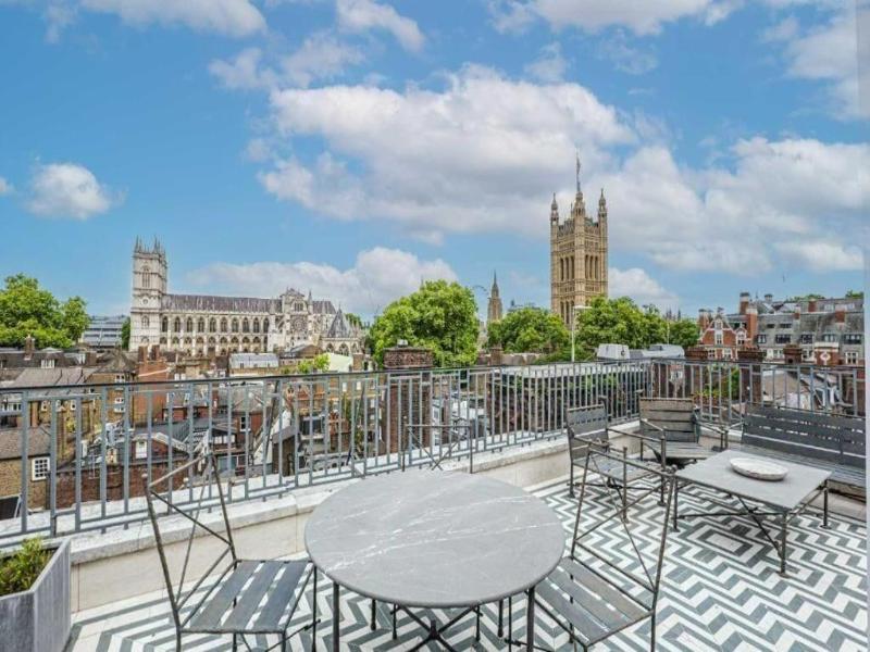 Westminster Apartments By D'montrio image