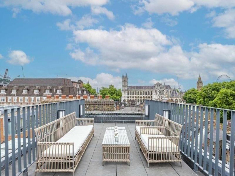 Westminster Apartments By D'montrio image