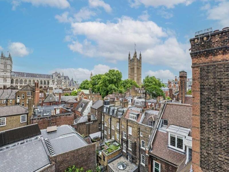 Westminster Apartments By D'montrio image