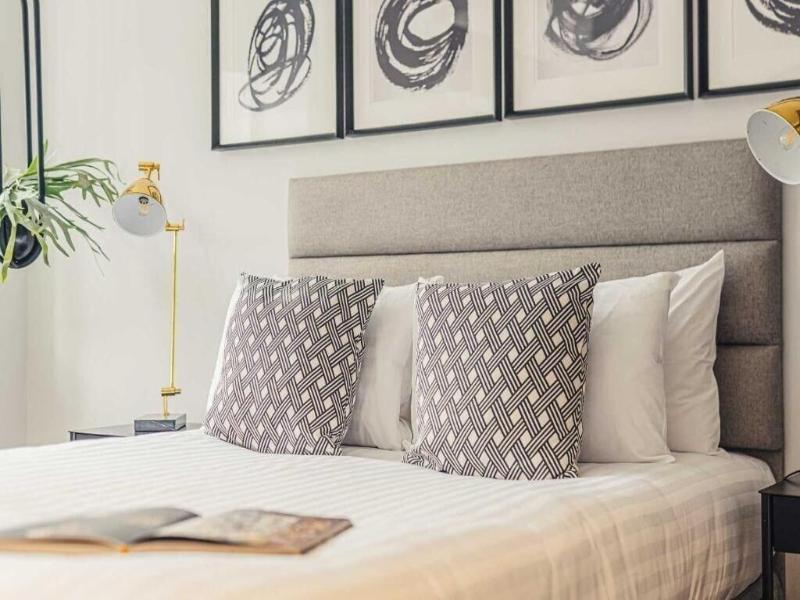 Westminster Apartments By D'montrio image