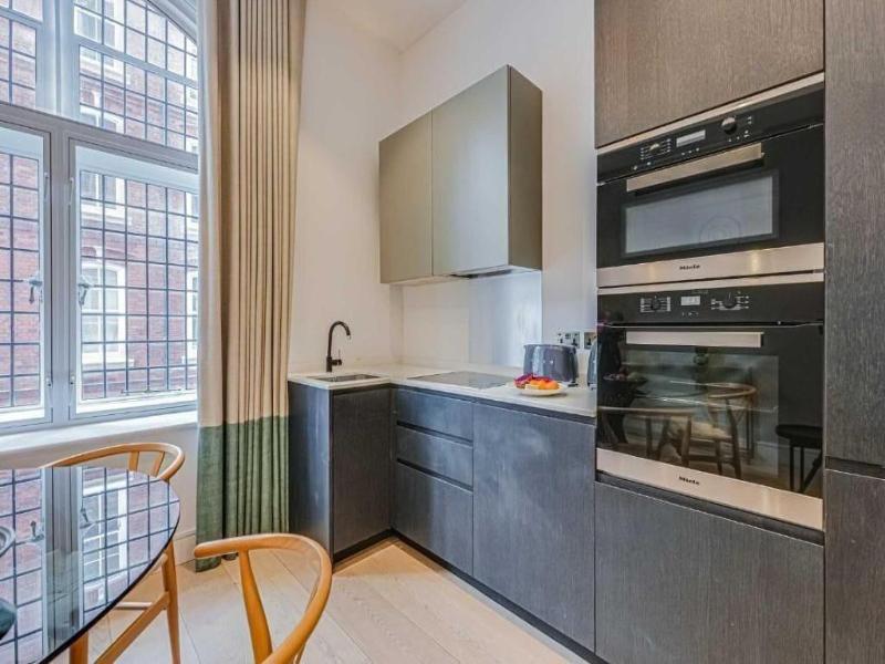 Westminster Apartments By D'montrio image