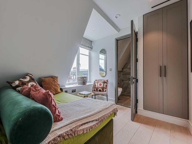 Westminster Apartments By D'montrio image