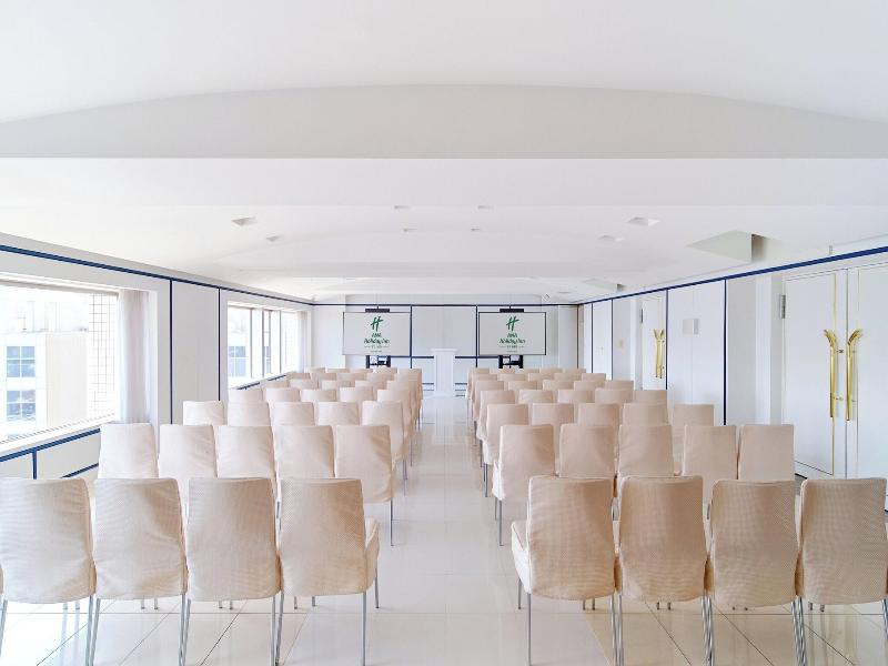 Ana Holiday Inn Tokyo Bay By Ihg image