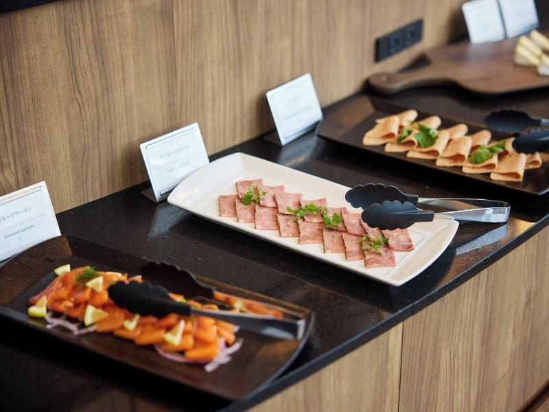 Ana Holiday Inn Tokyo Bay By Ihg image