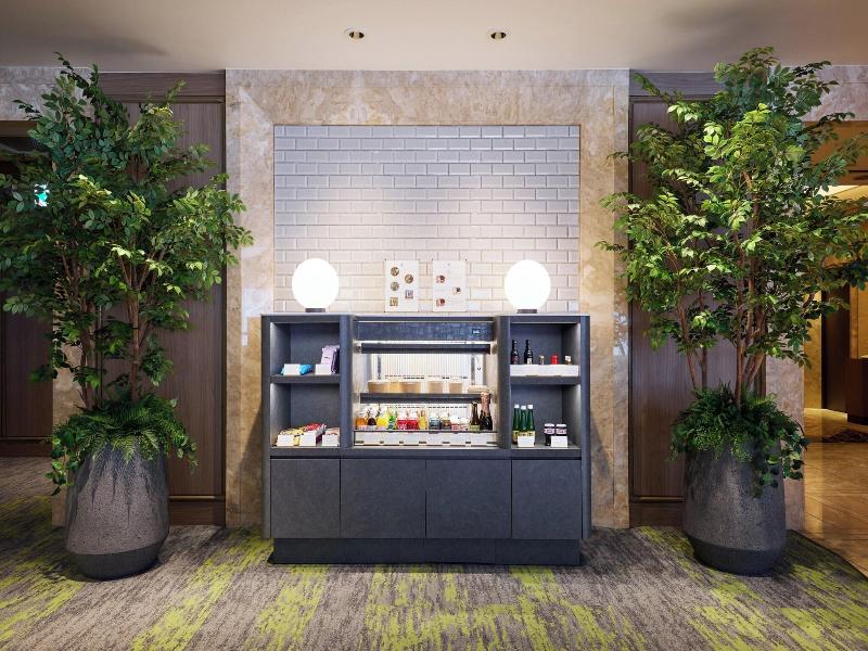 Ana Holiday Inn Tokyo Bay By Ihg image