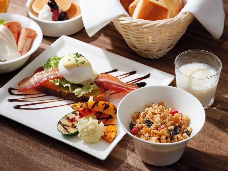Ana Holiday Inn Tokyo Bay By Ihg image