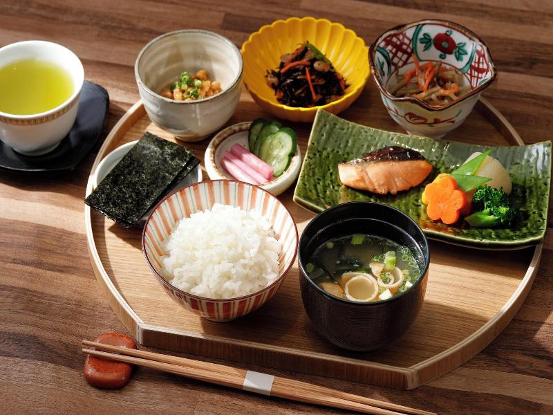 Ana Holiday Inn Tokyo Bay By Ihg image