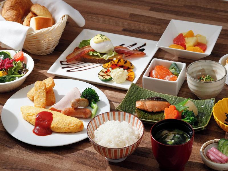 Ana Holiday Inn Tokyo Bay By Ihg image