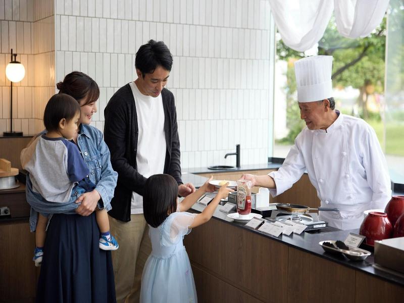Ana Holiday Inn Tokyo Bay By Ihg image