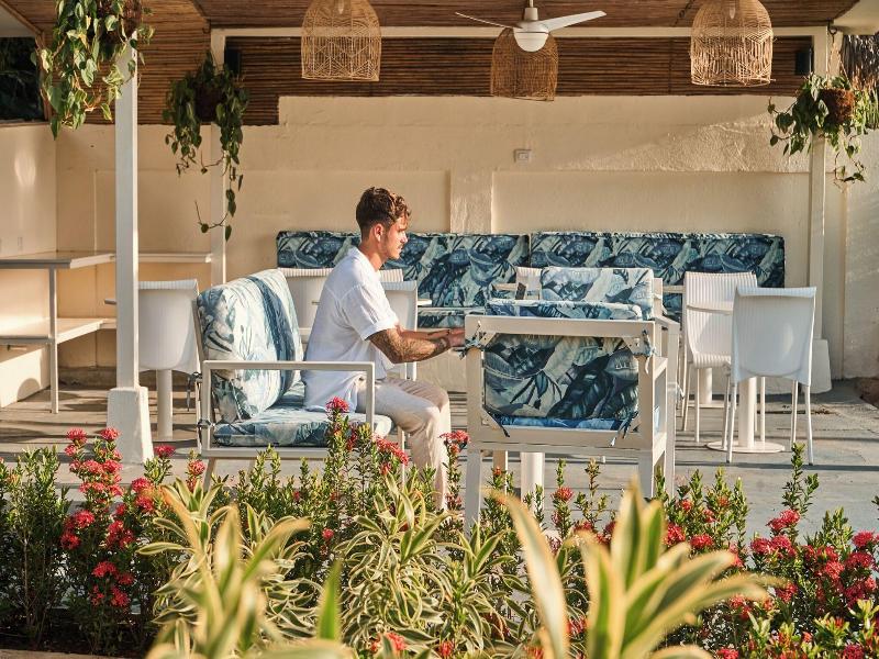 Hotel Perla De La Playa image