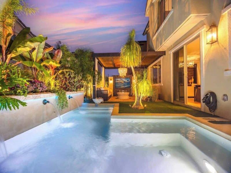 @marbella Lane - Stylish Dream Home In Rmv W/ Pool image