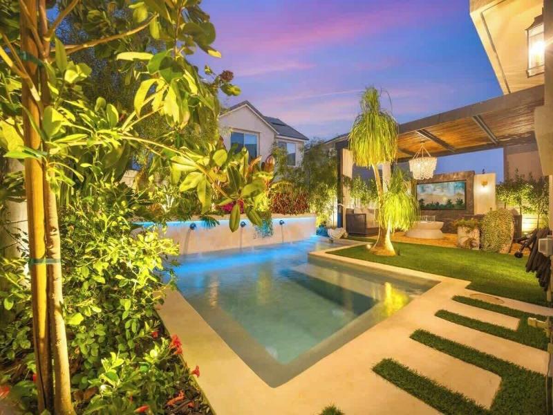 @marbella Lane - Stylish Dream Home In Rmv W/ Pool image