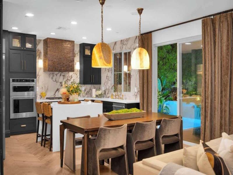 @marbella Lane - Stylish Dream Home In Rmv W/ Pool image