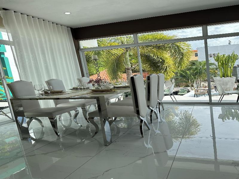 Onyx Luxury Rd image
