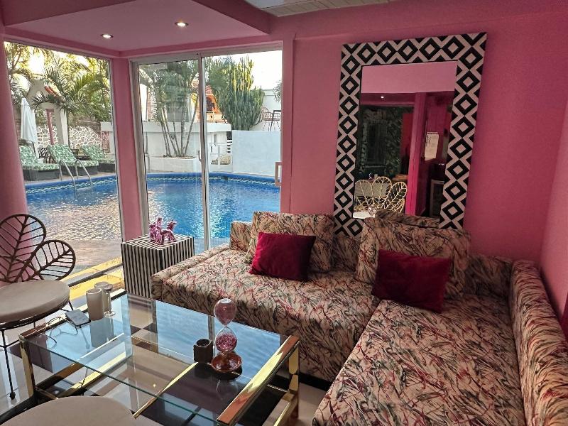 Onyx Luxury Rd image