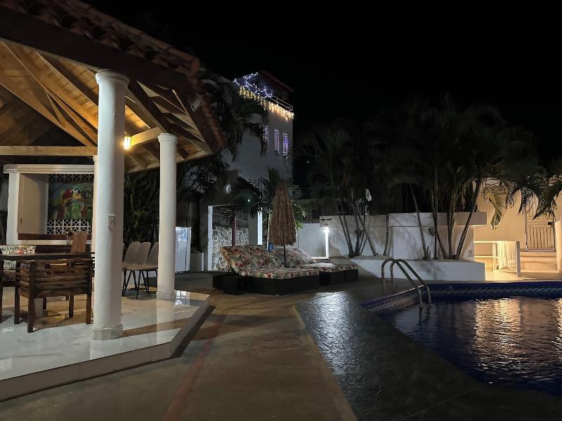 Onyx Luxury Rd image