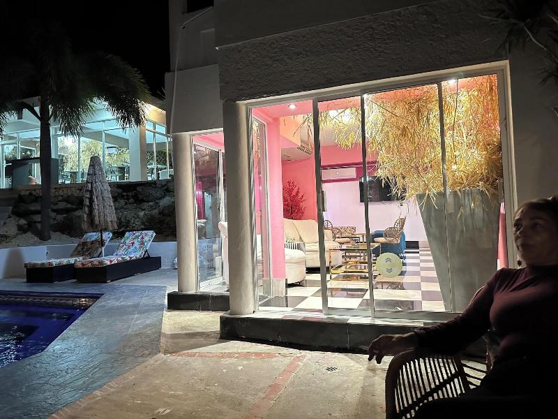 Onyx Luxury Rd image
