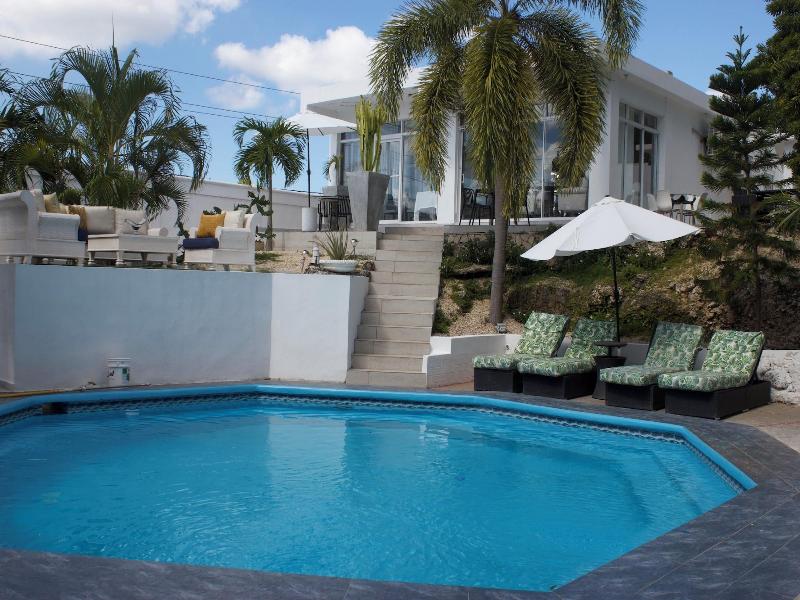 Onyx Luxury Rd image