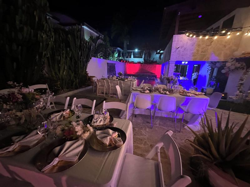Onyx Luxury Rd image