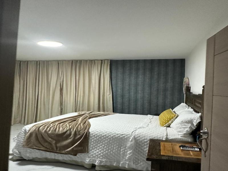 Onyx Luxury Rd image