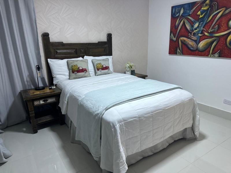 Onyx Luxury Rd image
