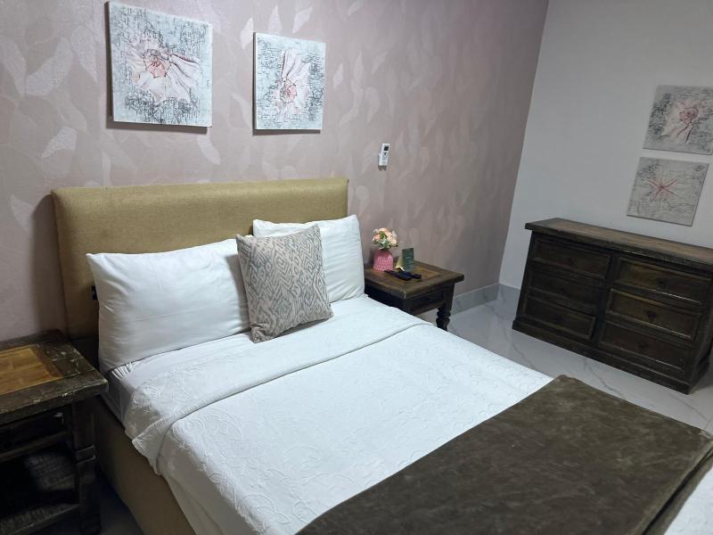 Onyx Luxury Rd image