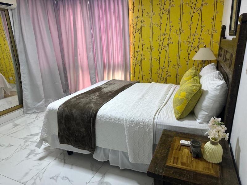 Onyx Luxury Rd image