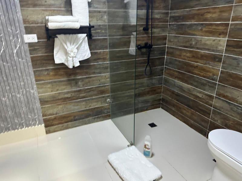 Onyx Luxury Rd image