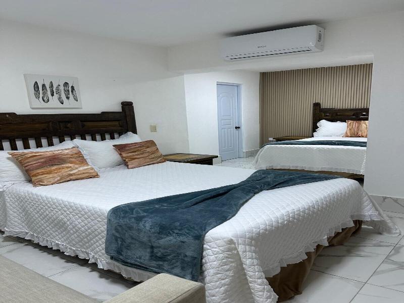 Onyx Luxury Rd image