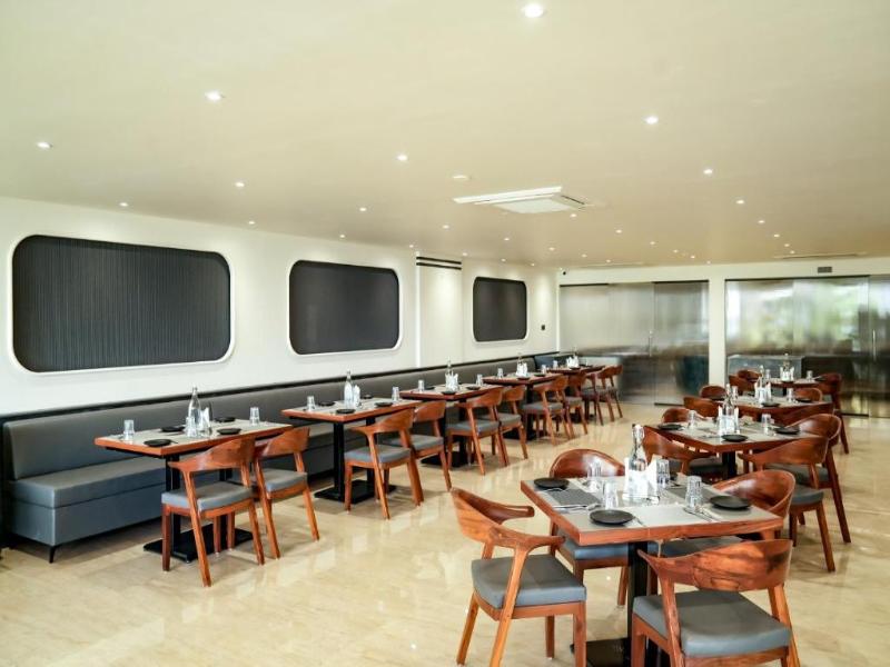 Mastiff Hotel Crystara By OTHPL — restaurant