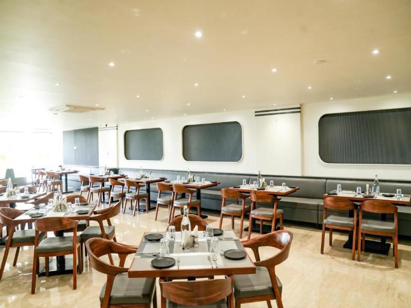 Mastiff Hotel Crystara By OTHPL — restaurant
