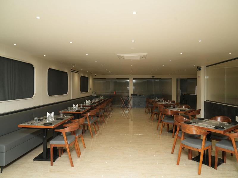 Mastiff Hotel Crystara By OTHPL