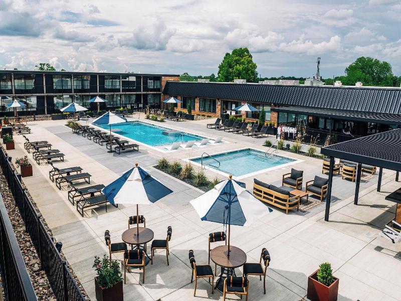 The Trail Hotel image