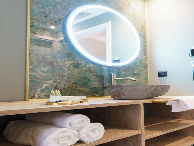Ernest Suites Psiri image