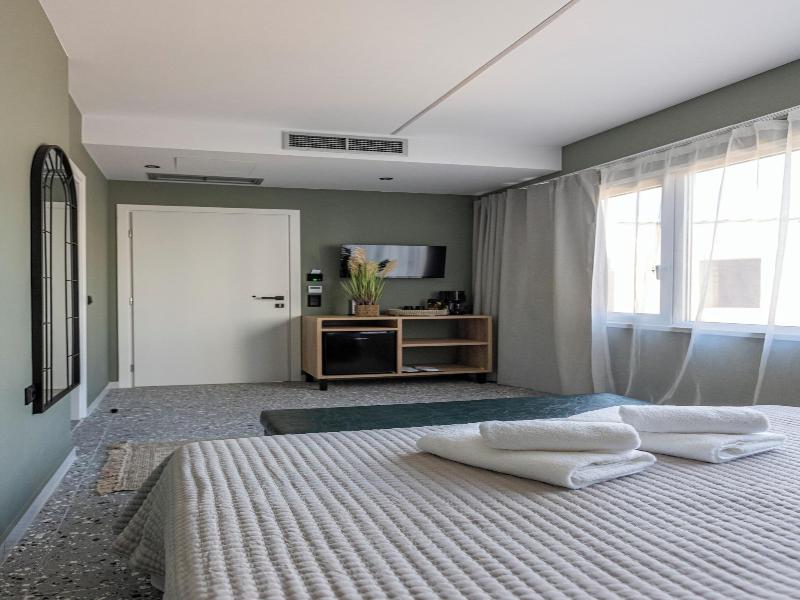 Ernest Suites Psiri image