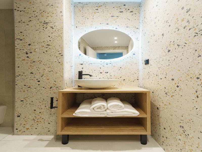 Ernest Suites Psiri image