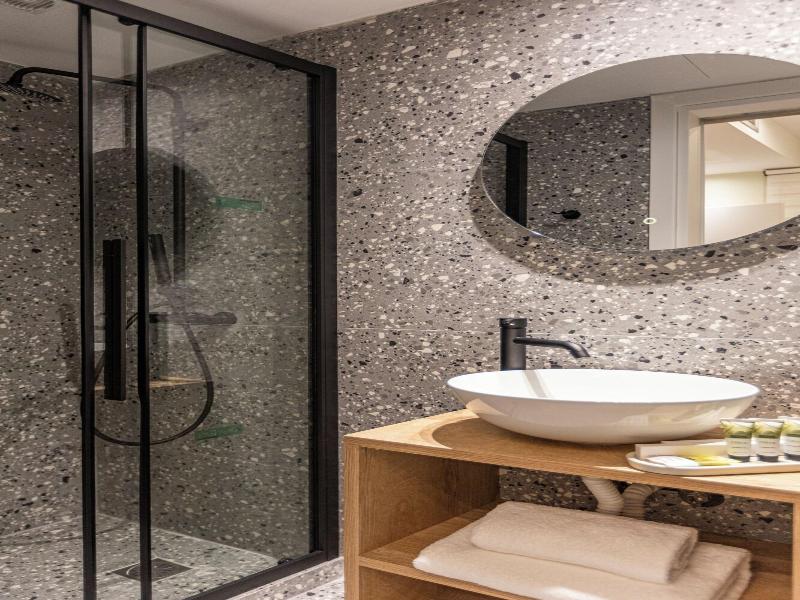 Ernest Suites Psiri image