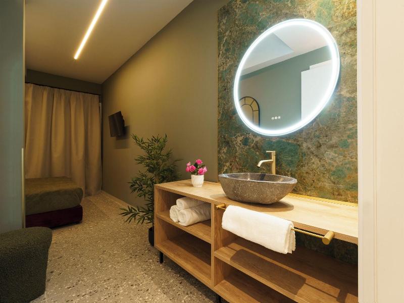Ernest Suites Psiri image