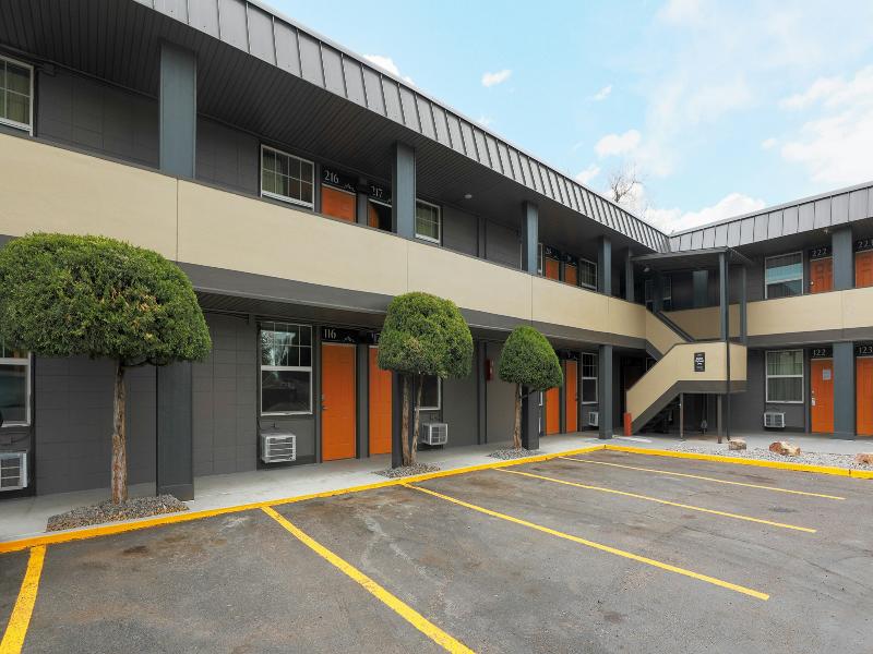 Modern Motel — general view