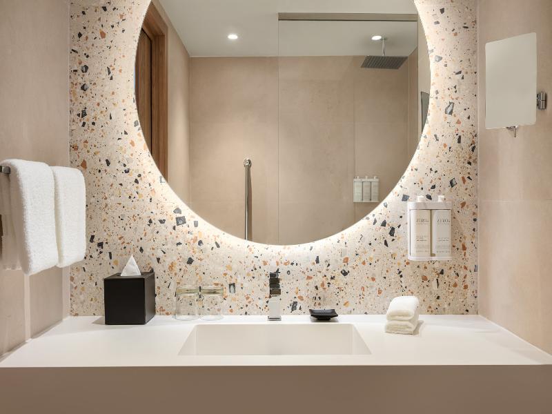 Hampton by Hilton Jeddah Souq7 — view