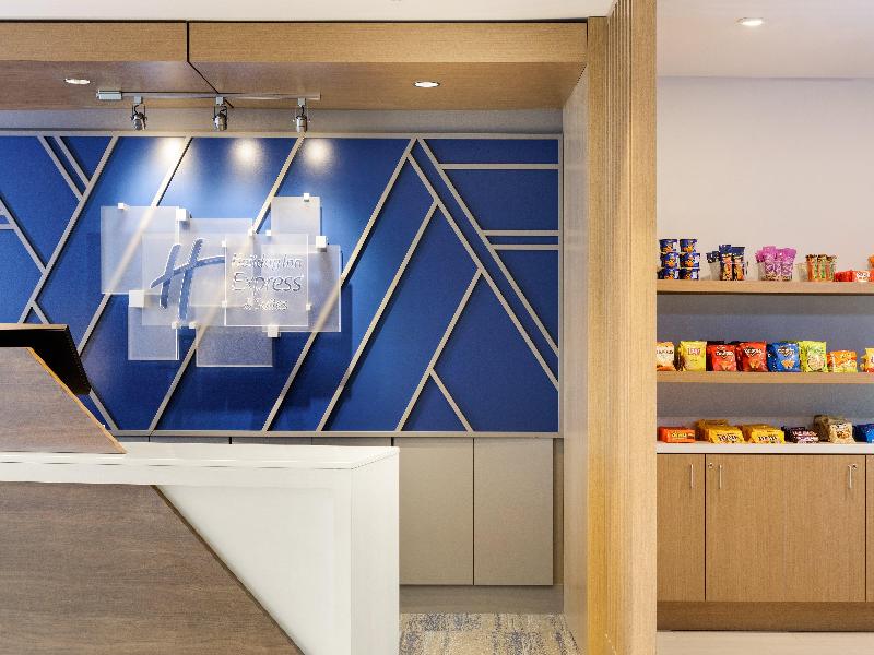 Holiday Inn Express Knoxville Downtown by IHG image