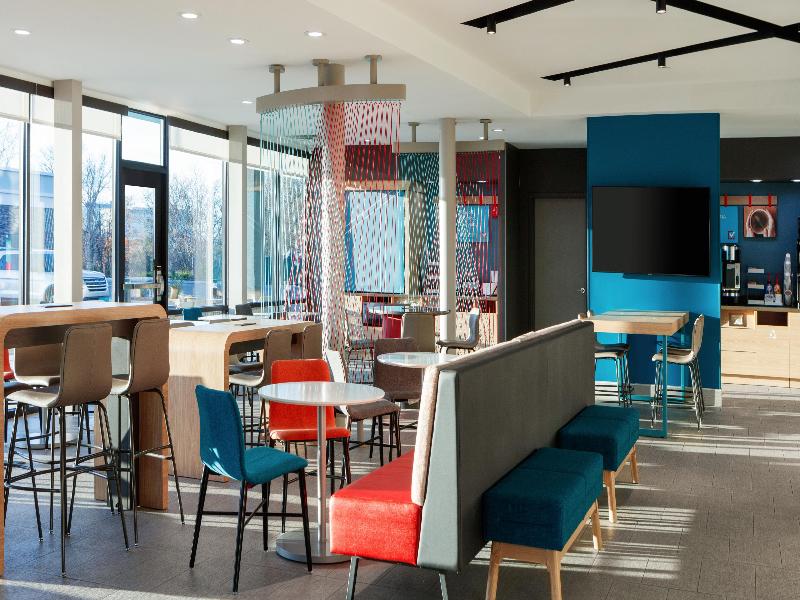 avid Hotels Redding by IHG