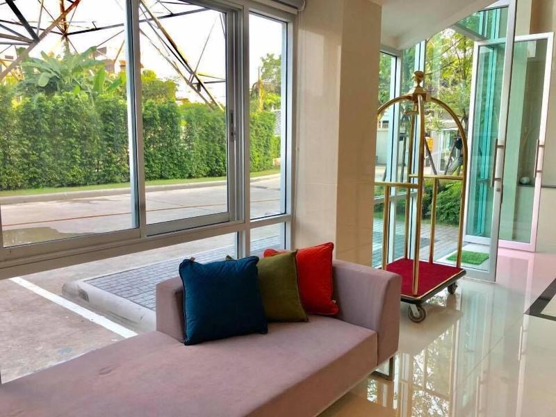 The Lux Ladprao 10 image