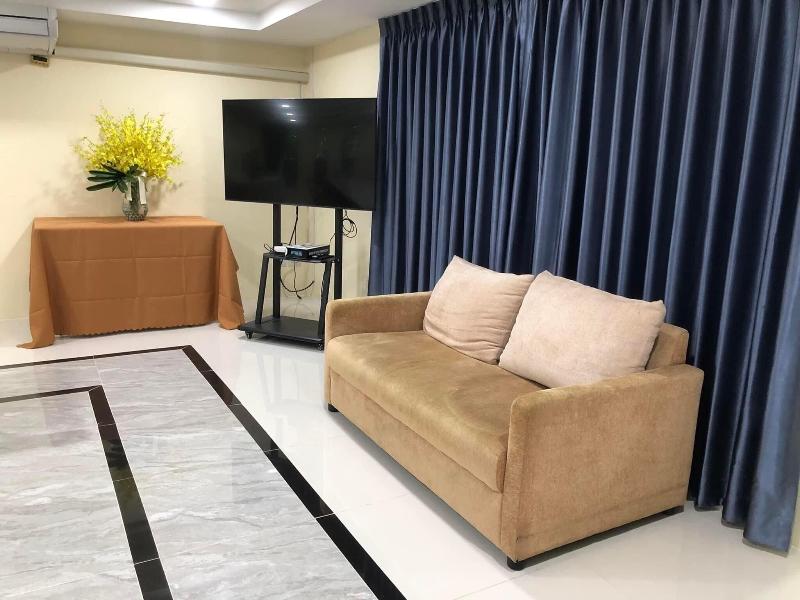 The Lux Ladprao 10 image