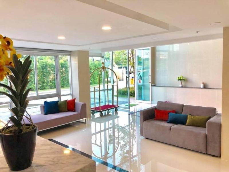 The Lux Ladprao 10 image