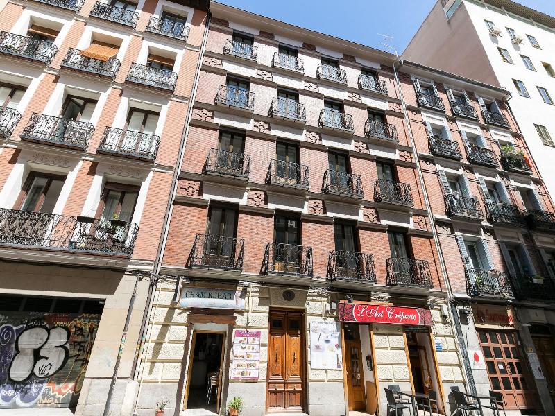 Feelathome Madrid Suites Apartments — general view