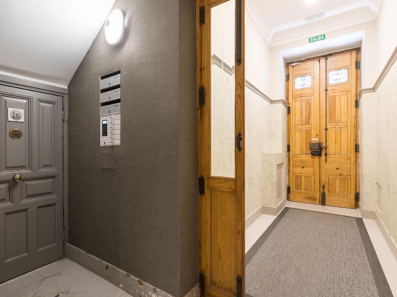 Feelathome Madrid Suites Apartments — view