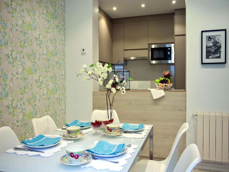 Feelathome Madrid Suites Apartments image